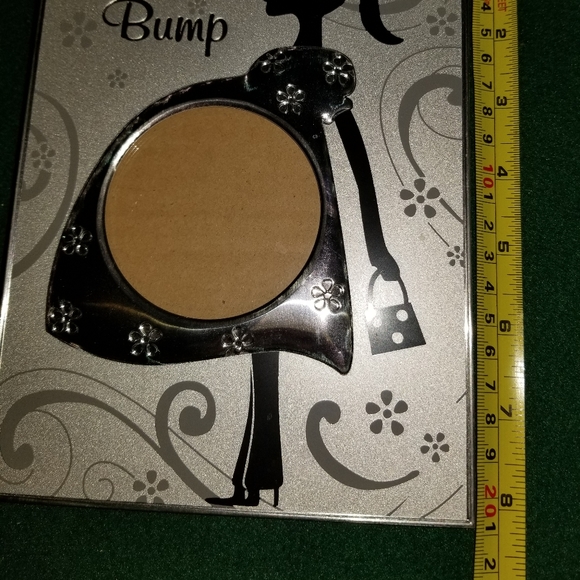 Cute picture frame. Like new. - Picture 4 of 6